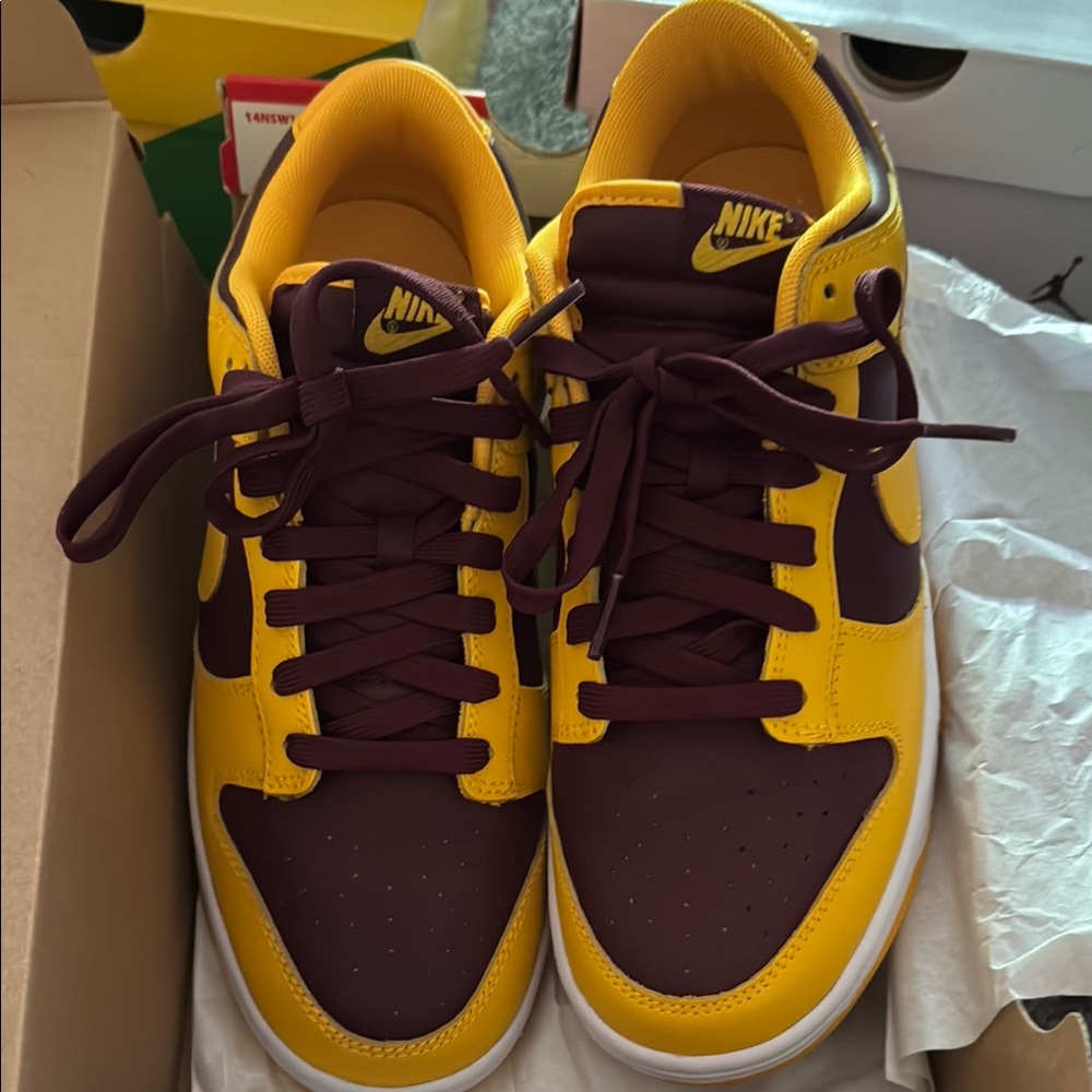 Nike Dunk Low Retro in University Gold